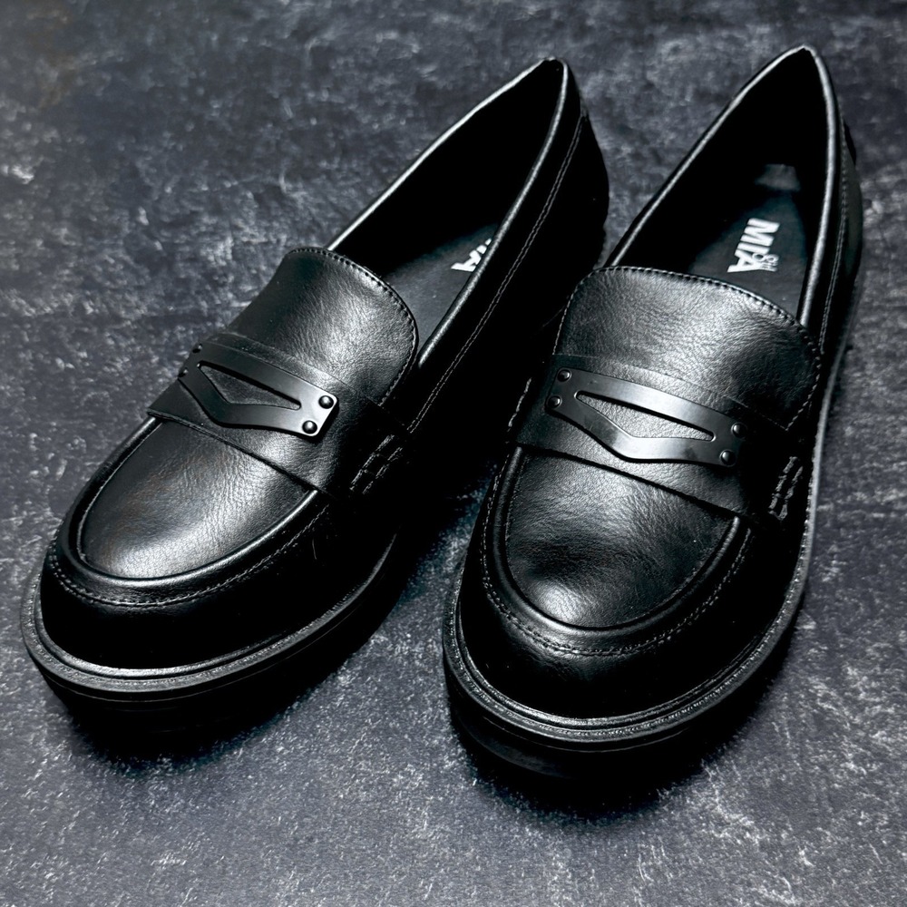 MIA Black Chunky Platform Loafers 7M Lug Sole Hardware Dark Academia Y2K Preppy